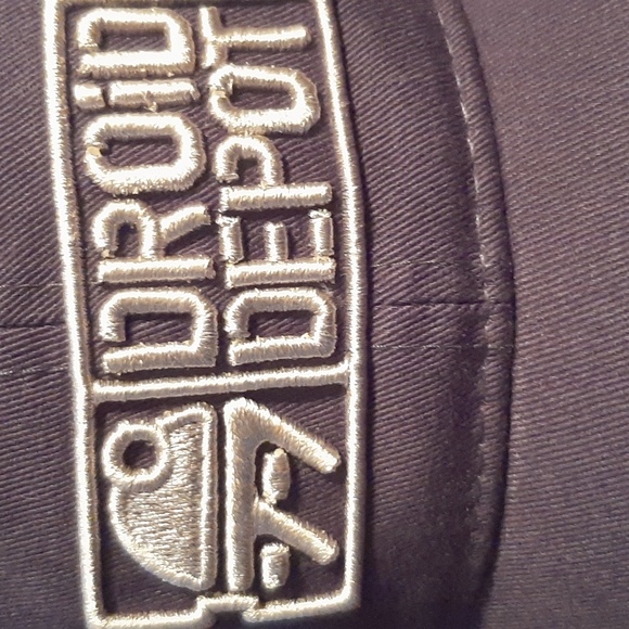 DISNEY'S STAR WARS GALAXY'S EDGE DROID DEPOT BASEBALL CAP - Picture 5 of 10